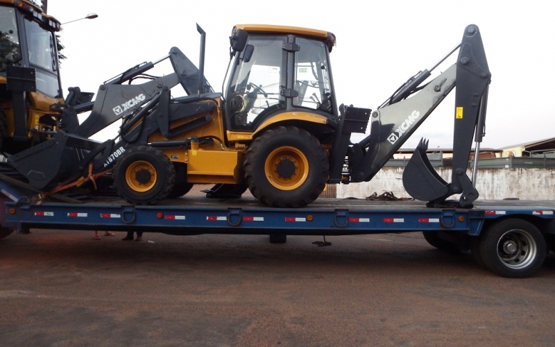 Mais uma Retroescavadeira nova para Altônia