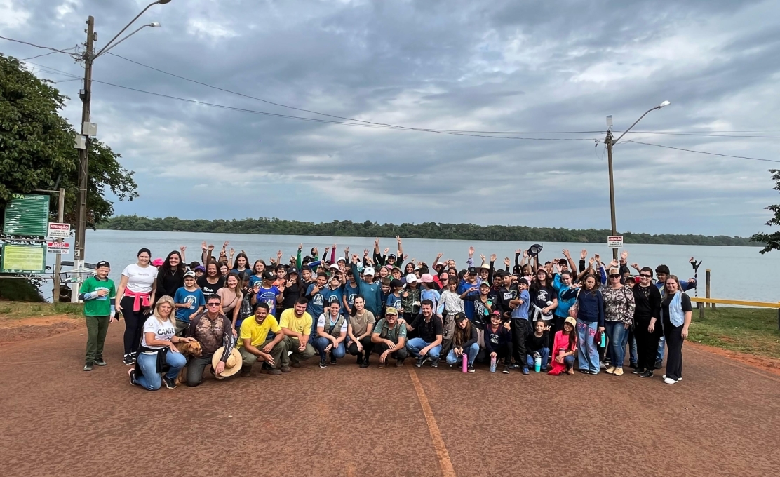 Alunos Participam de Recuperação de Nascente