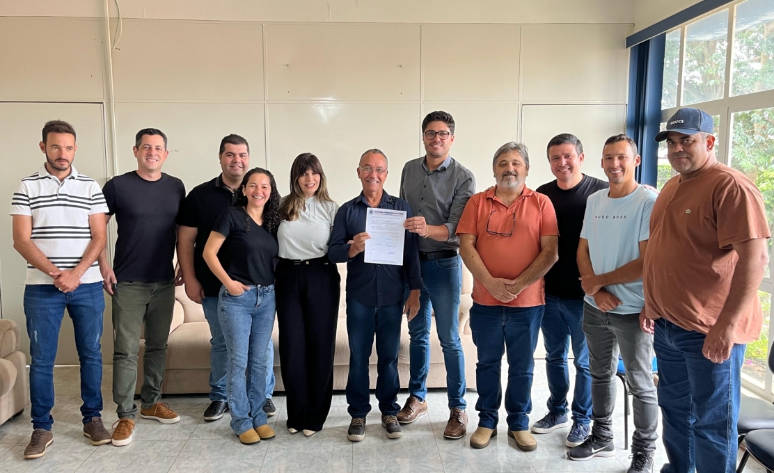 Assinatura do Termo Aditivo para ampliação do barracão cedido a Empresa Emovari