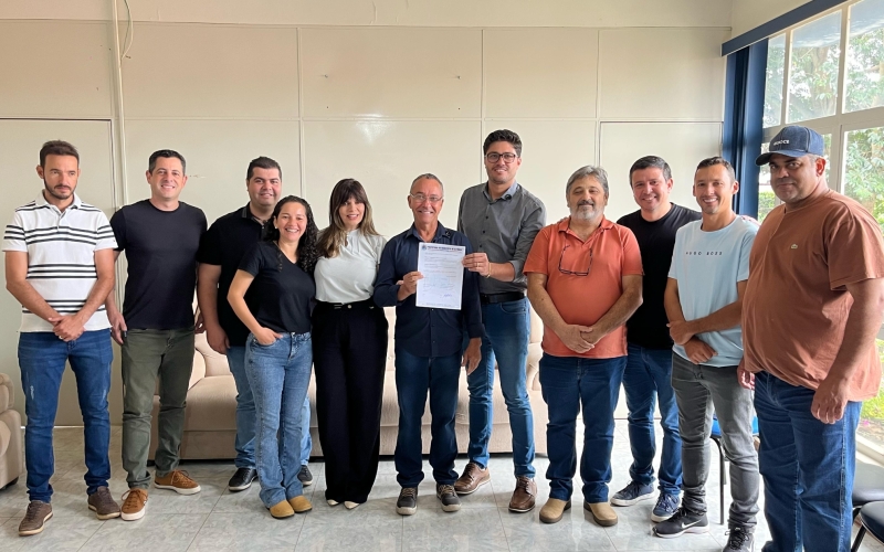 Assinatura do Termo Aditivo para ampliação do barracão cedido a Empresa Emovari